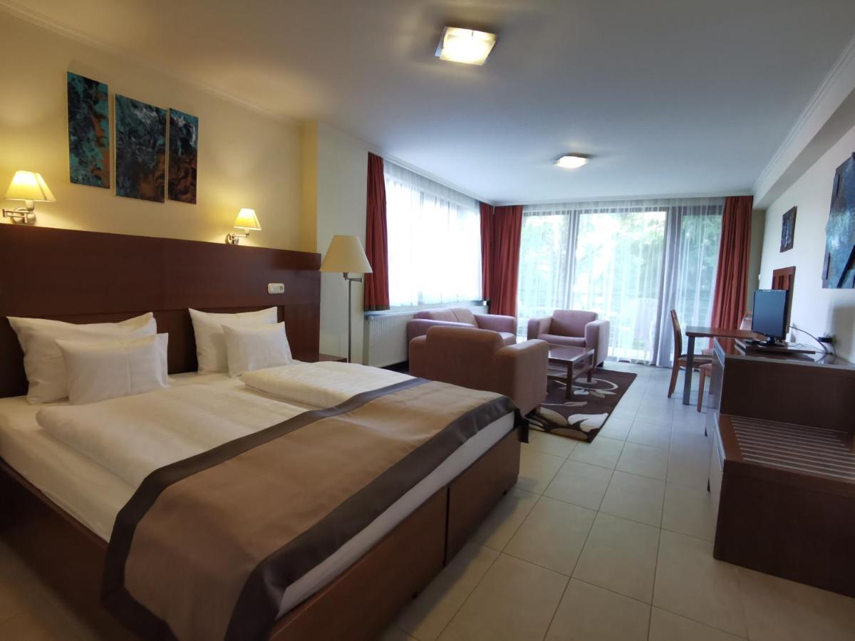 Hotel Villa Pax Balatonalmádi Szoba fotó